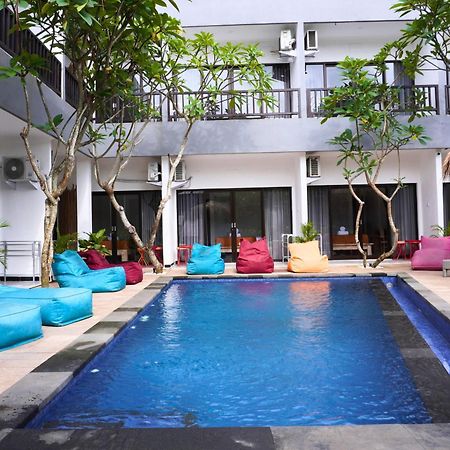 Summer Of Surf Hostel Uluwatu อูงาซัน ภายนอก รูปภาพ