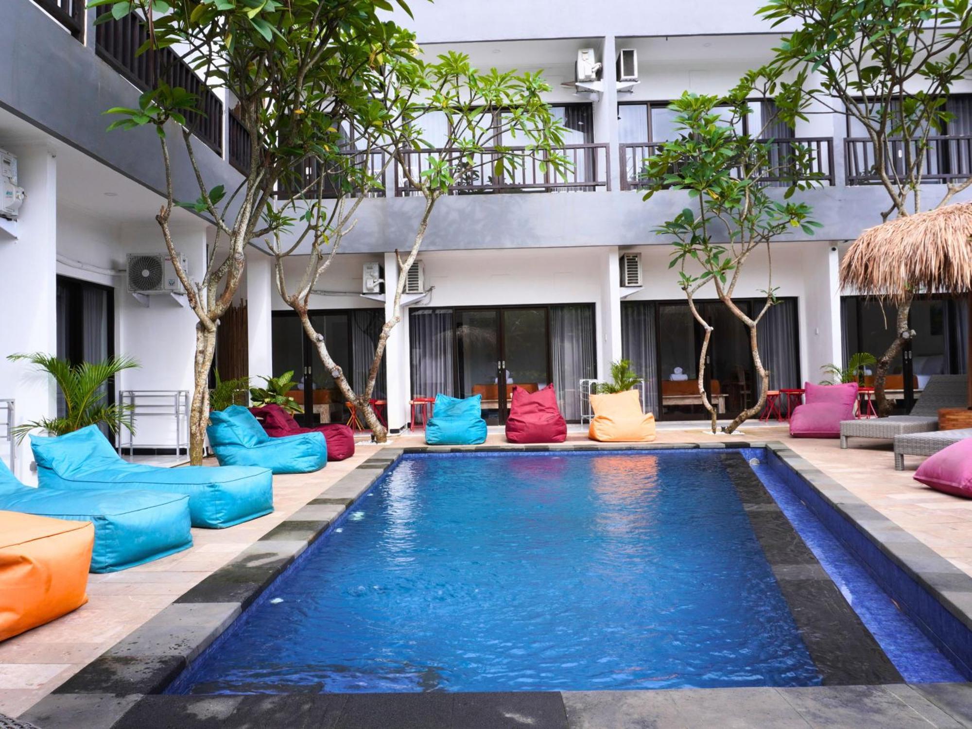 Summer Of Surf Hostel Uluwatu อูงาซัน ภายนอก รูปภาพ